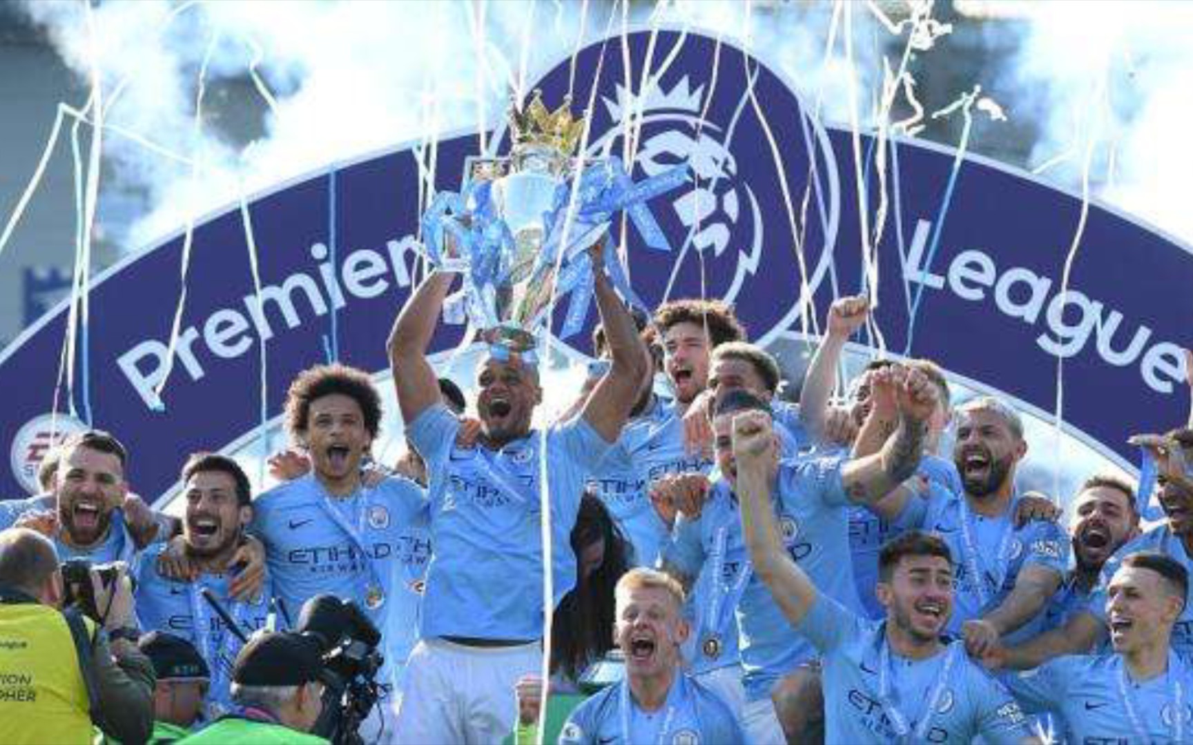 参与足球的 参与足球的